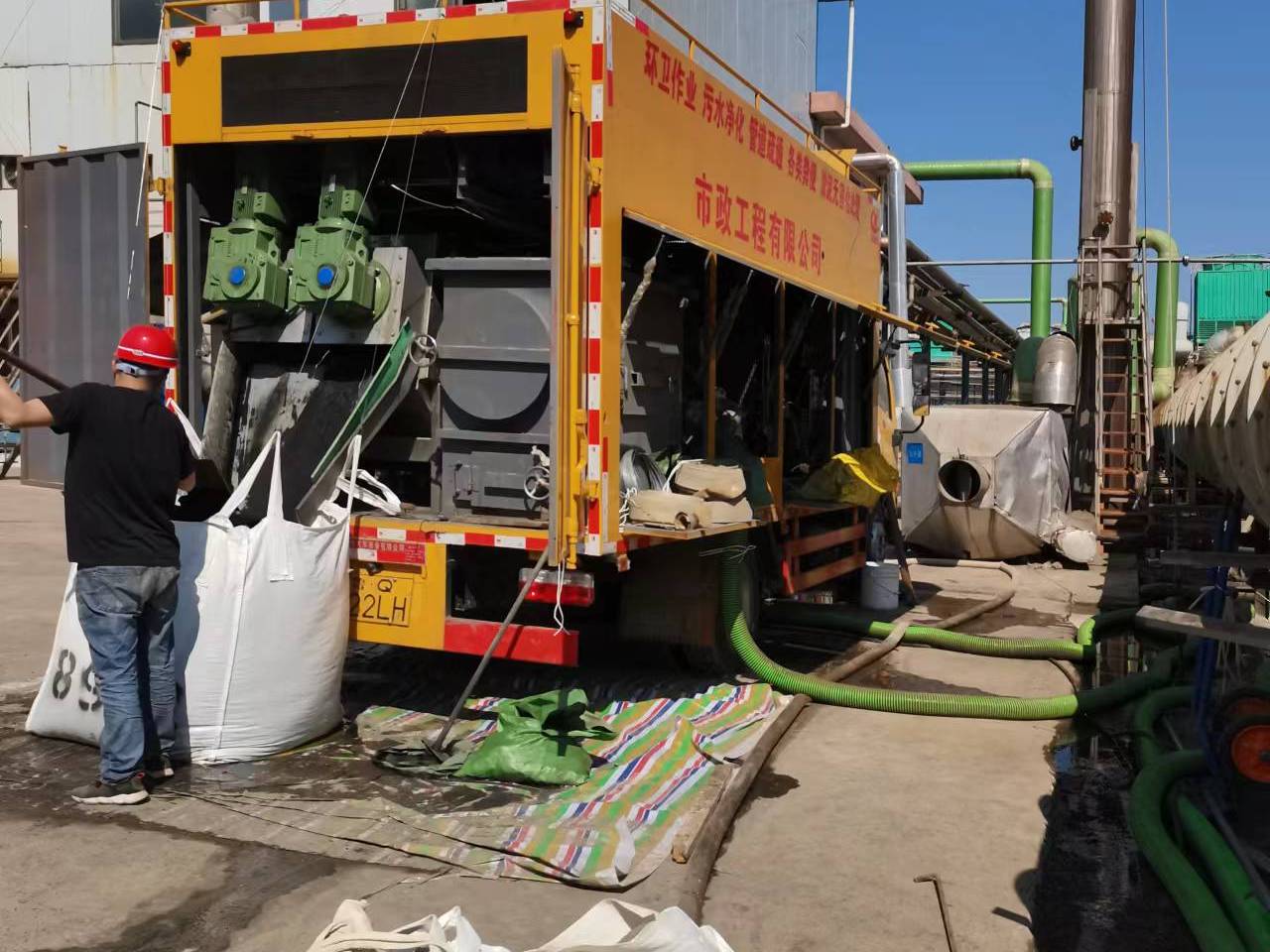 依兰淤泥压干处理